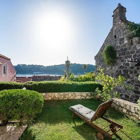 Дом отдыха Vista Old Town - Four Bedroom House With Terrace And Sea View