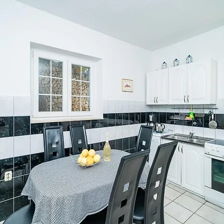 別荘 Vista Old Town - Four Bedroom House With Terrace And Sea View ツァヴタット